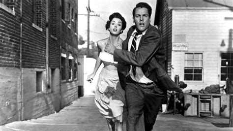 Dana Wynter And Kevin Mccarthy In Invasion Of The Body Snatchers 1956