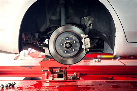 Wann nun müssen sie aber die bremsbeläge erneuern, wann die bremsscheiben wechseln? Bremsen wechseln VW Passat B5 - Kosten, Anleitung, wann?