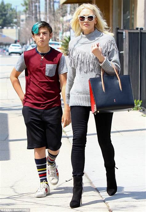 Gwen Stefani 48 Looks Half Her Age With Son Kingston In La Daily Mail Online