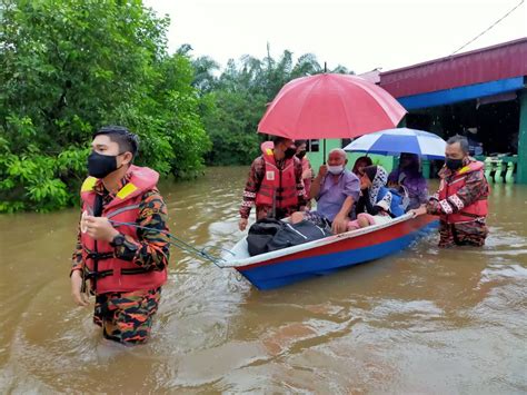 Ini adalah banjir terburuk berbanding 2014. Mangsa banjir di Johor terus menurun - Utusan Digital