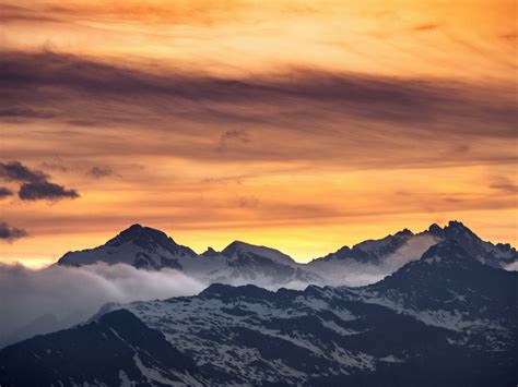 Beautiful Sunset Mountains Horizon Yellow Sky Wallpaper Hd Image