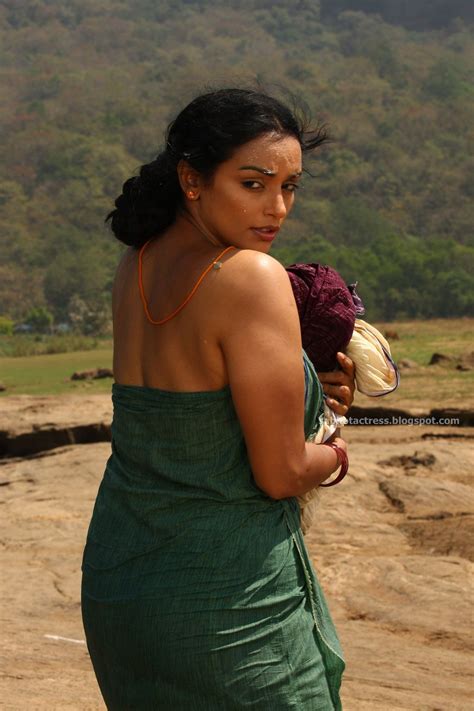 Bhavana Actress Hot Shweta Menon Hot Navel Show Bare Back Show And Sexy Photo Gallery In