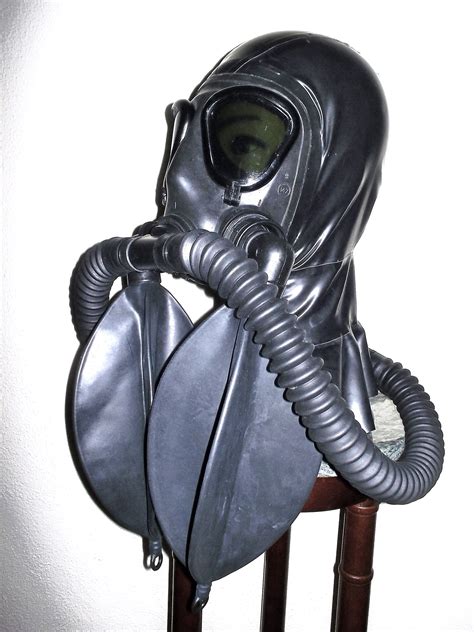 fetish heavy rubber latex gas mask hood mit dunklen getönten etsy