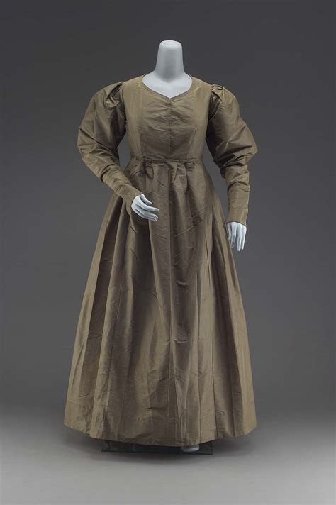 Dating The Green 1820s Dress ~ American Duchess