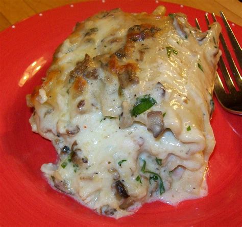 You could even swap the sauce for the same sauce we use in our easy spinach and mushroom lasagna. Chicken Lasagna Roll Ups with Mushroom and Garlic Alfredo ...