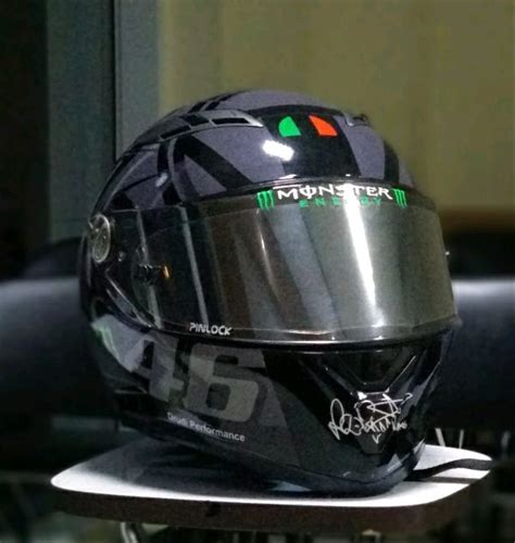 Ada tapinya, pemasangan sedikit lebih sulit daripada visor bawaan kyt rc7 karena ada sedikit perbedaan lekukan pengunci , namun sukses terpasang. Koleksi Stiker Helm Kyt | Fullstiker