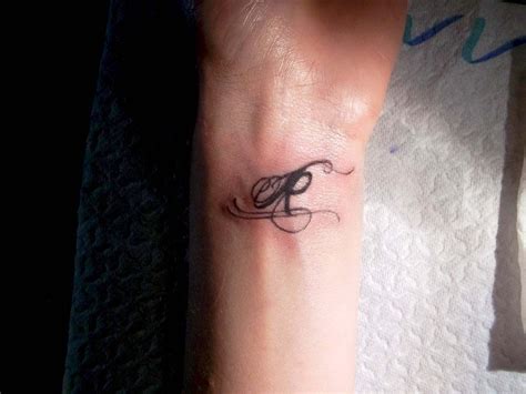 Initial tattoos can express strong emotions and deep love and that is why many couples and lovers get most common spot for letter r tattoo is the wrist and can be designed in a variety of different ways like combining with other symbols like love heart. Letter N Tattoo Designs Letter r by dady0219 | Wrist ...