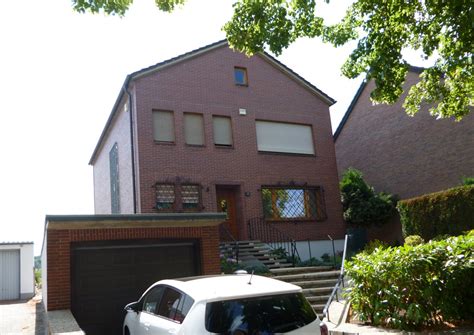 Du suchst eine garage, eine scheune oder einen abstellplatz? Massives, freistehendes Einfamilienhaus mit Garage und ...