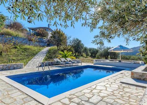 Private Villa With Swimming Pool And Spacious Olive Grove