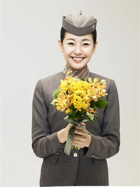 2001년 sbs 《여인천하》 종영 후 동갑내기 사업가 이장원과 결혼했다. '아시아나 최연소 모델' 고원희, 2018년까지 재계약…"박주미 ...