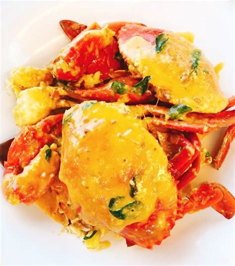 Drench crab pieces first in egg, then in tapioca starch. Award-Winning Salted Egg Crab - 8 Crabs | Crab Delivery ...