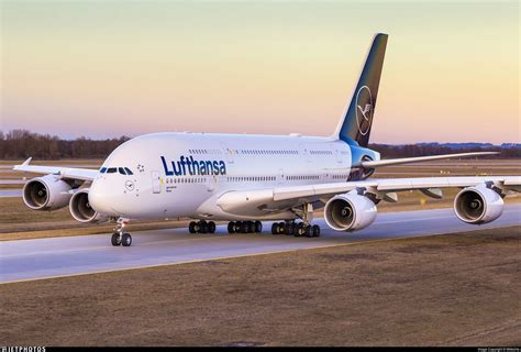 Lufthansa S Airbus A380 841 Munchen