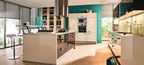 Las islas y las penínsulas de cocina son piezas que pueden ser de gran utilidad. Estilos: El uso de las islas en la cocina