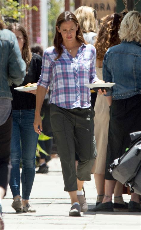 Jennifer Garner On The Set Of The Hbo Series Camping In Los Angeles 06