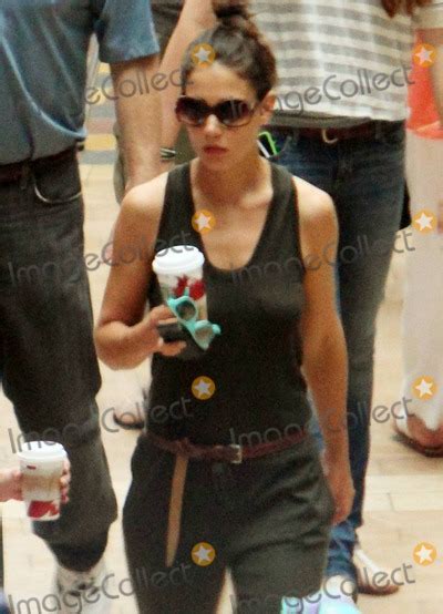 Photos And Pictures Actress Katie Holmes Enjoys Some Downtime On The Boardwalk During A Break