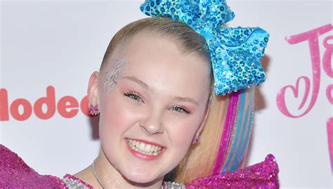 Jojo Siwa Takes Out Her Signature Ponytail Shows Off Her Long Hair In
