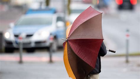 Wetter Warnung für NRW Am Wochenende drohen Gewitter und starker Regen