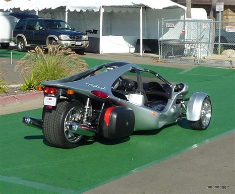 Three wheelers are generally manufactured for only two but totally different reasons definitely, the three wheels aren't applied into the motorcycle's design just because it is cool. URBAN TRANSPORT T-Rex three-wheeler superbike | Flickr ...