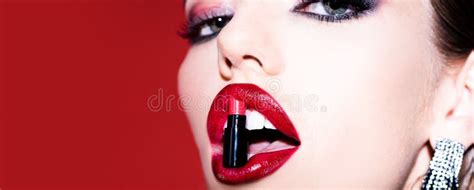 Fashion Lipstick Store Einkauf Und Verkauf Offener Mund Mit Lippenstift Lippenstift