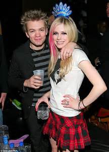 Avril Lavignes Ex Husband Deryck Whibley Finally Drops Her Last Name Daily Mail Online