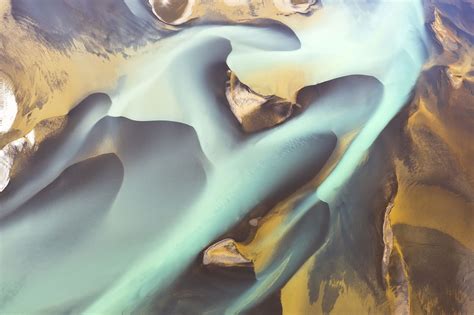 15 Otherworldly Photographs of Iceland from Above Photos 