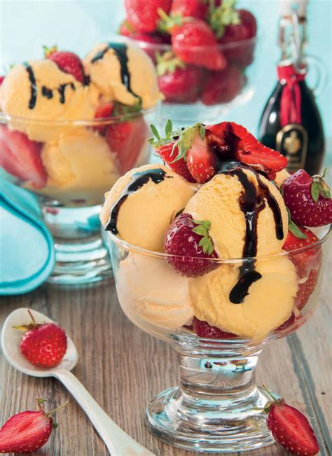 Viene ottenuto da mosto cotto, mosto concentrato e aceto di vino con un processo di lavorazione decisamente più veloce rispetto all'aceto balsamico tradizionale. Ricetta del gelato alla vaniglia con fragole e aceto ...