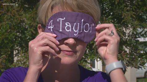 Woman Running Blindfolded In Charlotte Marathon In Honor Of Her Sister