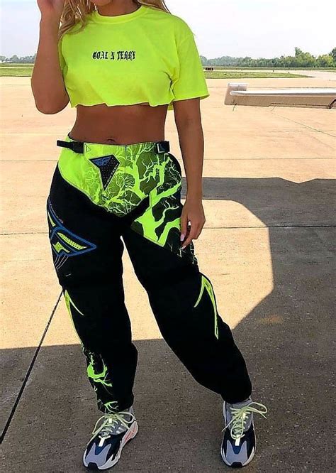 Pin By Mennori On F A S H I O N Neon Outfits Fashion Outfits Fashion