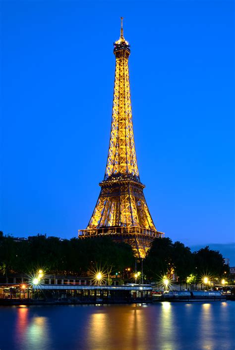 Find over 100+ of the best free eiffel tower images. Eiffel Tower Lights | Eiffel tower over the Seine river ...