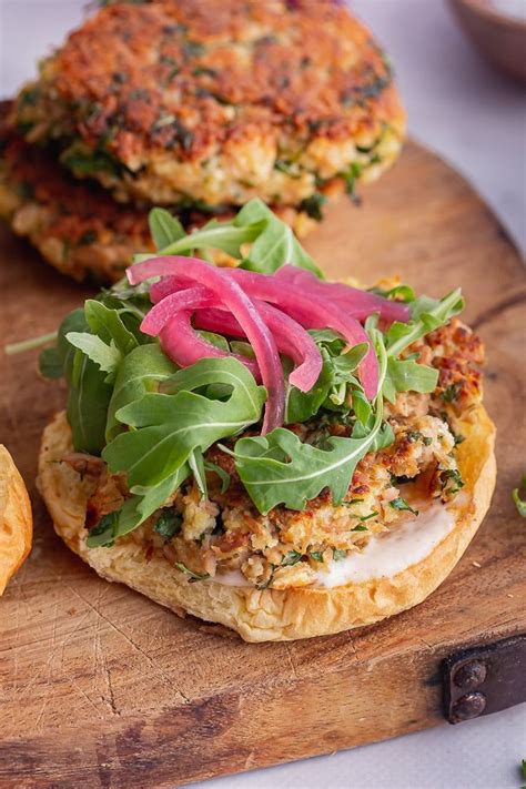 These Canned Tuna Burgers Are So Easy To Make Theyre Crispy On The