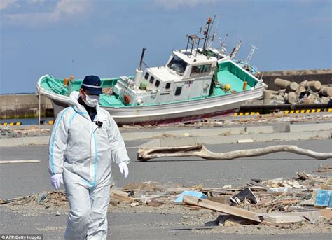 Incredible Footage Shows Impact Of Fukushima Disaster Daily Mail Online