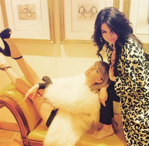 Bff Time Selena Gomez Und Taylor Swift Star Bilder Twitter Instagram Und Co Cosmopolitan