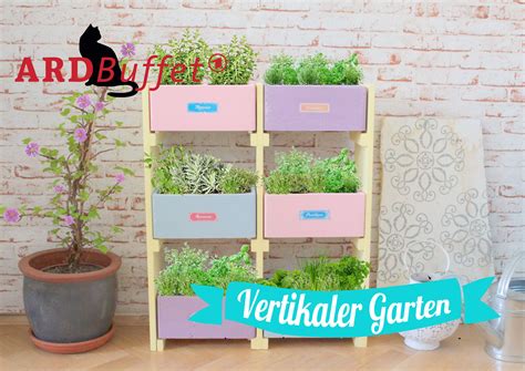 Im urbanen umfeld kräuter, salate oder gemüse anzubauen ist ein trend der ökologisch sinnvoll ist. Vertikale Gärten für kleine Balkone & Terrassen ...