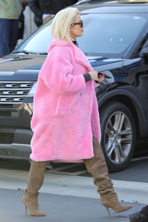 Khloe Kardashian In Pink Fur Coat 03 Gotceleb