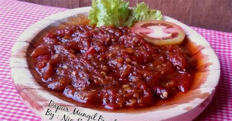 Ada beberapa jenis resep sambal yang bisa kita buat dengan sangat mudah, contohnya sambal yang sangat mudah dibuat adalah sambal bawang, sambal tomat, sambal bajak, terasi dan. Resep Sambal Tomat Terasi Goreng oleh Nia Syifa - Cookpad