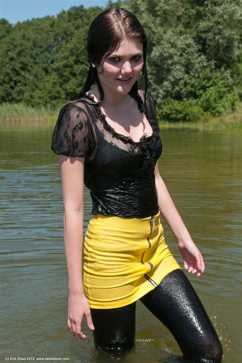 EE Wetlook Video Bilderserie eines Mädchens in einem See in eine Weste Shirt dunkler Rock