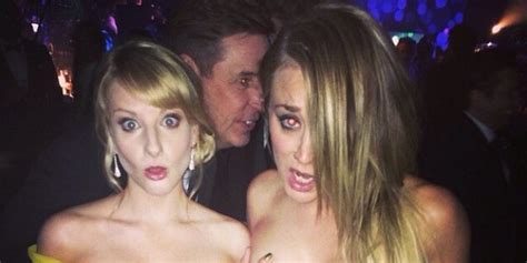 Kaley Cuoco Sweeting And Melissa Rauch Hold Onto Their Assets At The Golden Globes Huffpost
