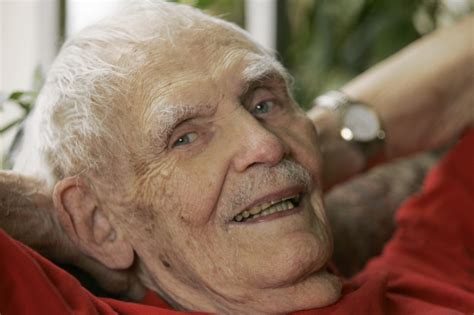 Sci Fi Luminary Frederik Pohl Dies At 93 After Eight Decade Career New York Daily News
