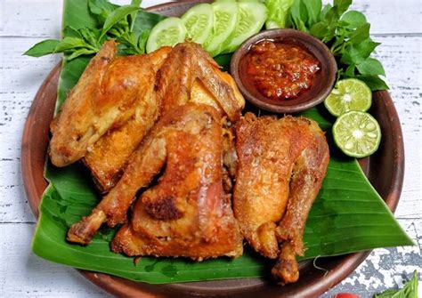 Ayam goreng is an indonesian and malaysian dish consisting of chicken deep fried in oil. ayam: ayam goreng