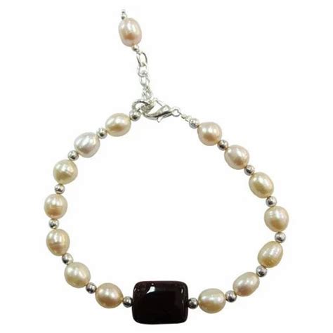 Pearlz Ocean Poser 75 Fresh Water Pearl Bracelet At Rs 299pieces
