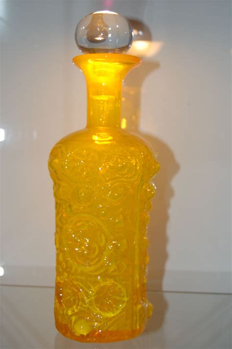 Model 6819 Decanter In Yellow With A Crystal Stopper 42 Dollars At Blenko Visitor Center