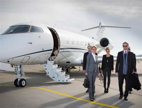 5 Reasons Business Professionals Fly Via Private Jet Charter