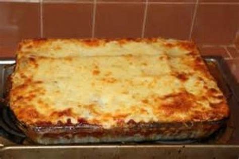Check her blog for a very layer lasagna noodles, don't overlap. How to Make Lasagna | How to make lasagna, Vegetable lasagna recipes, Food network recipes ...