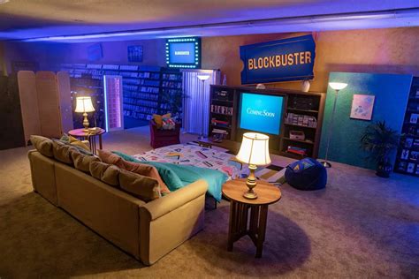 Last Blockbuster On Earth Recreates A 90s Living Room For Airbnb