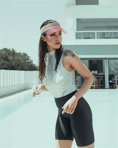 🔙📸"Throwback to a photo shoot 📸🔙 · Free Stock Photo