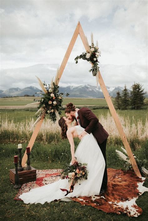 25 Chic And Easy Rustic Wedding Archaltar Ideas For Diy Brides