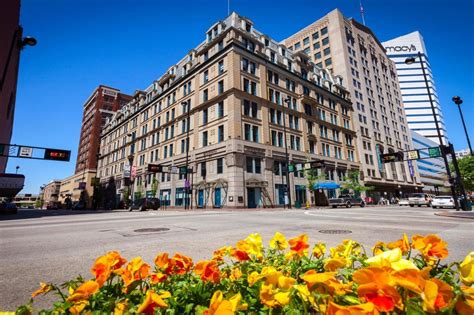 10 Amazing Hotels In Cincinnati For A Midwestern Getaway