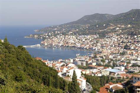 Samos is one of the greek islands standing out for its stunning beaches and beautiful natural landscape. Vakantie Samos-Stad 2020/2021 - Goedkoop naar Samos-Stad | TUI
