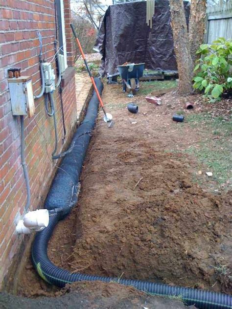 French drains are ideal for keeping moisture and water seepage away from a basement, allowing a home and its contents to stay free of damage. Flow French Drain Basement Yard Ideas | Септик, Сад, Огород