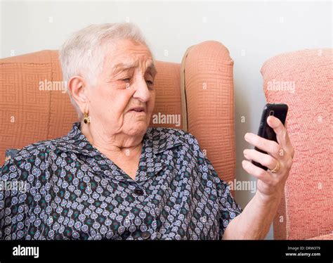 Old Lady Mobile Phone Confused Hi Res Stock Photography And Images Alamy